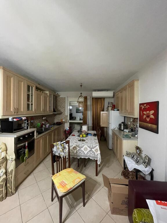 APARTAMENT 2+1 NE SHITJE, PRANE SHKOLLES "MIHAL GRAMENO", RRUGA E ELBASANIT.