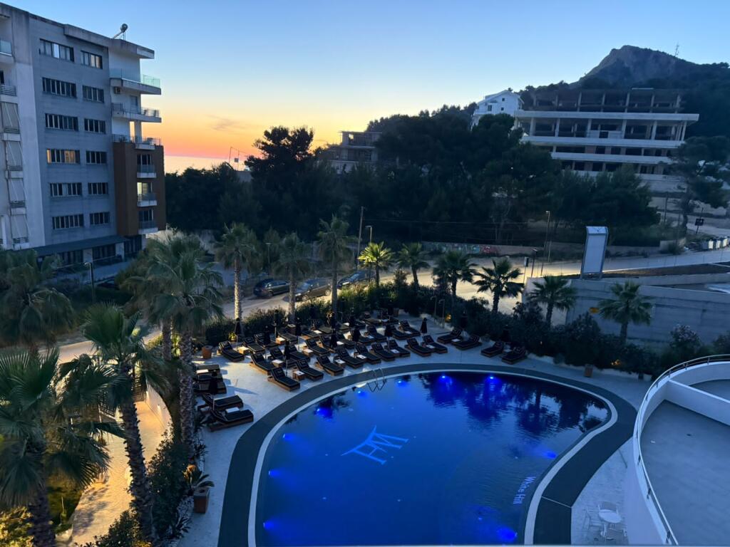 Luxurious 2+1 Apartment for Rent in White Hill