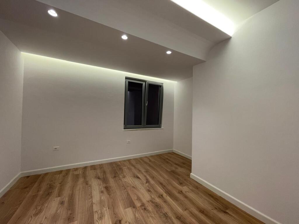 APARTAMENT 2+1 PER SHITJE TE RRUGA KAVAJES