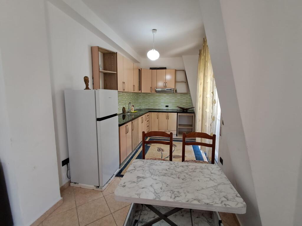 APARTAMENT PËR QIRA