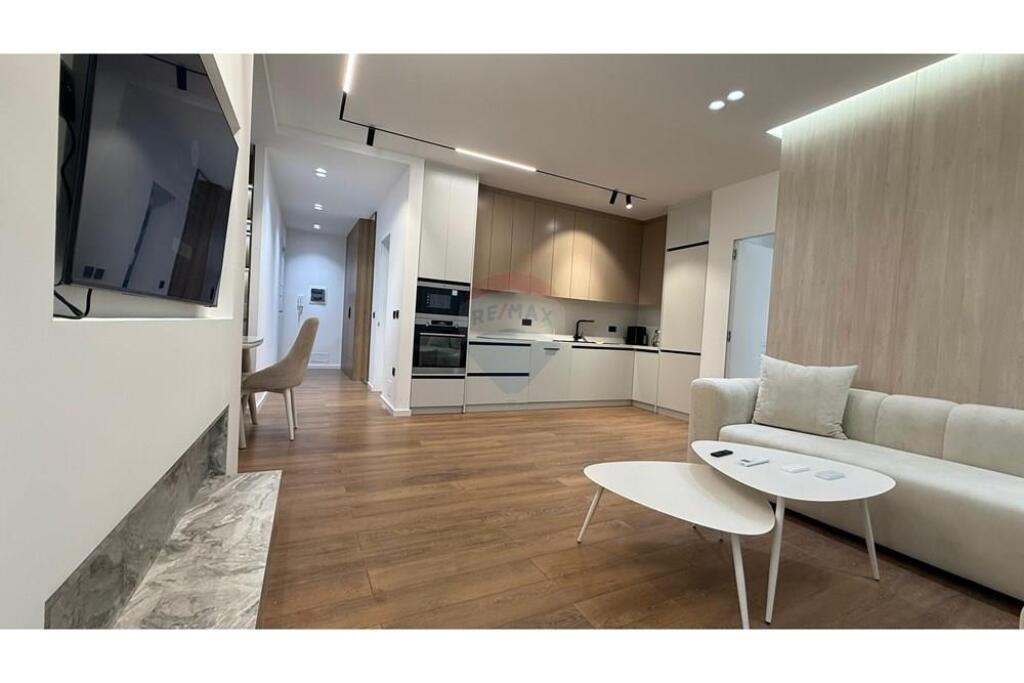 Apartament 2+1 me post parkimi Liqeni i Thate!