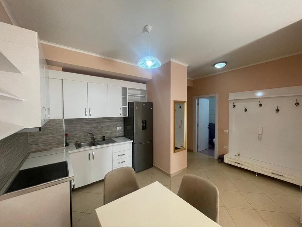 Apartament 1+1 ne shitje perball amerikan 3!