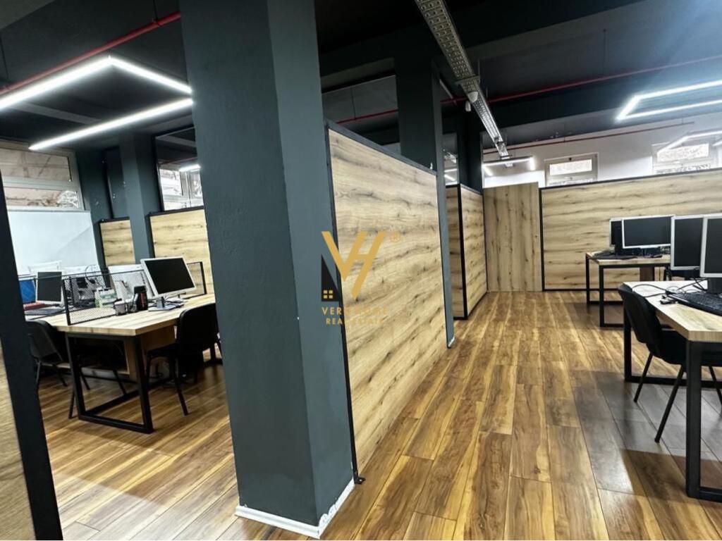UFFICIO 300 M2 IN AFFITTO IN VIA KAVAJA