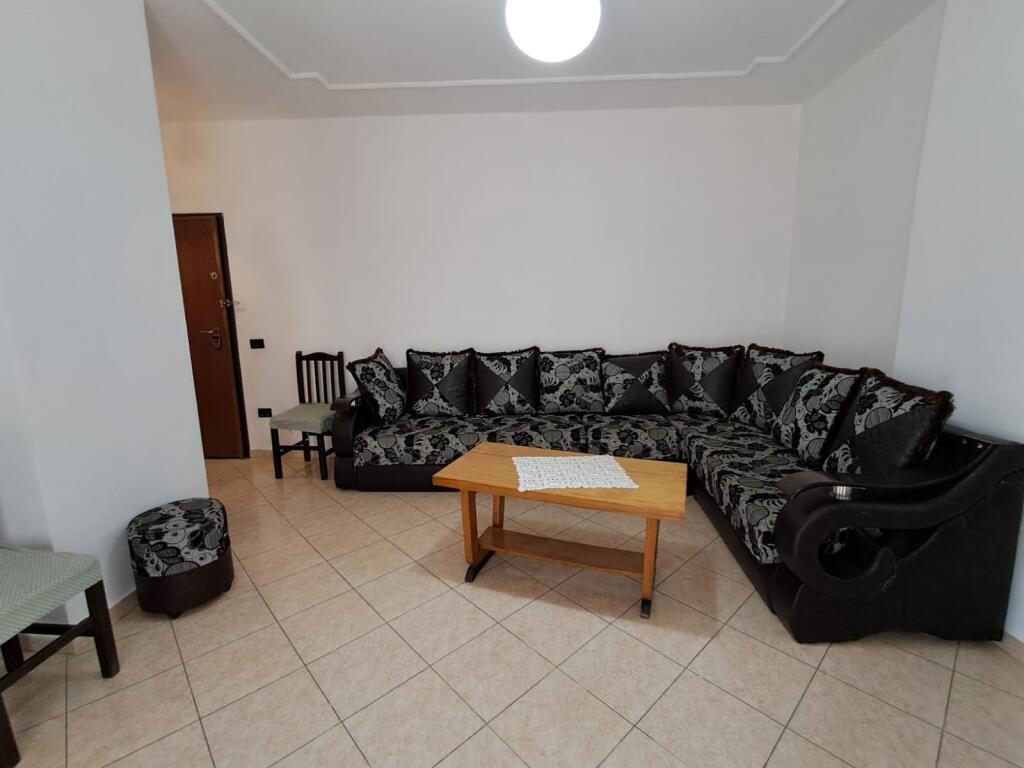 APARTAMENT PËR QIRA