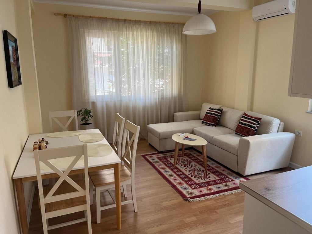 In Affitto Appartamento 2+1+1 Balcone