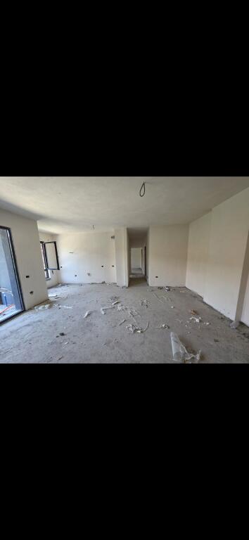 5 Maji Shitet Apartament 2+1+2