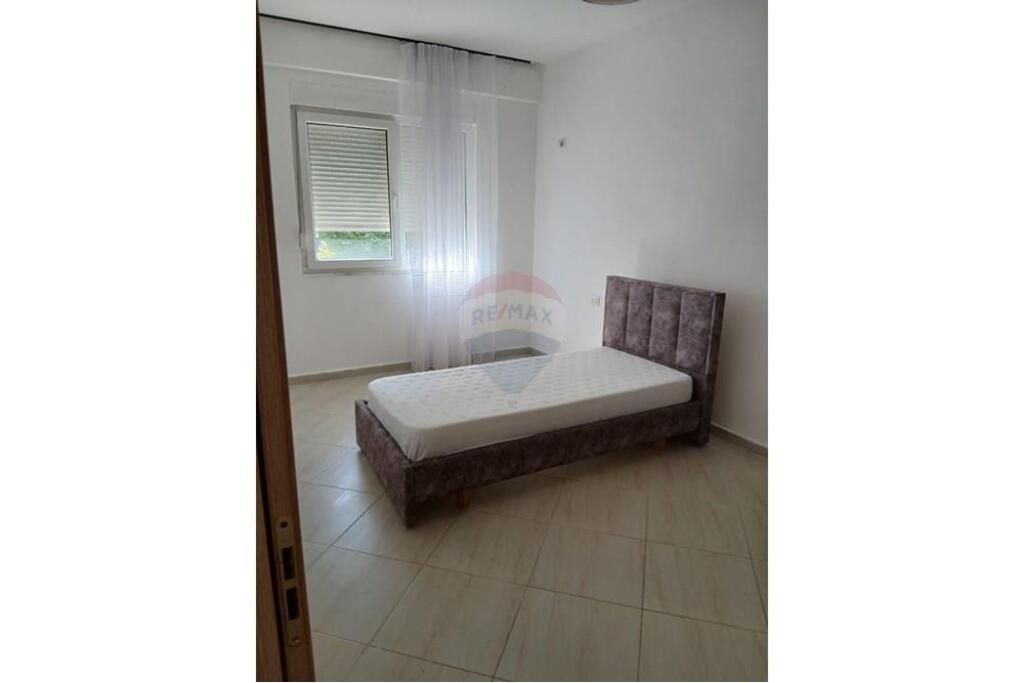 Apartament 2+1, Liqeni i Thate