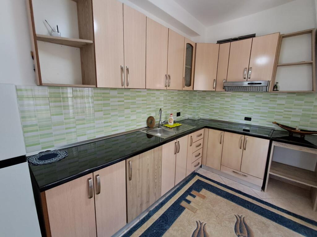 APARTAMENT PËR QIRA