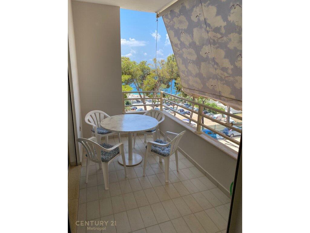 For sale apartment 1+1+2 with sea view in Saranda with garage