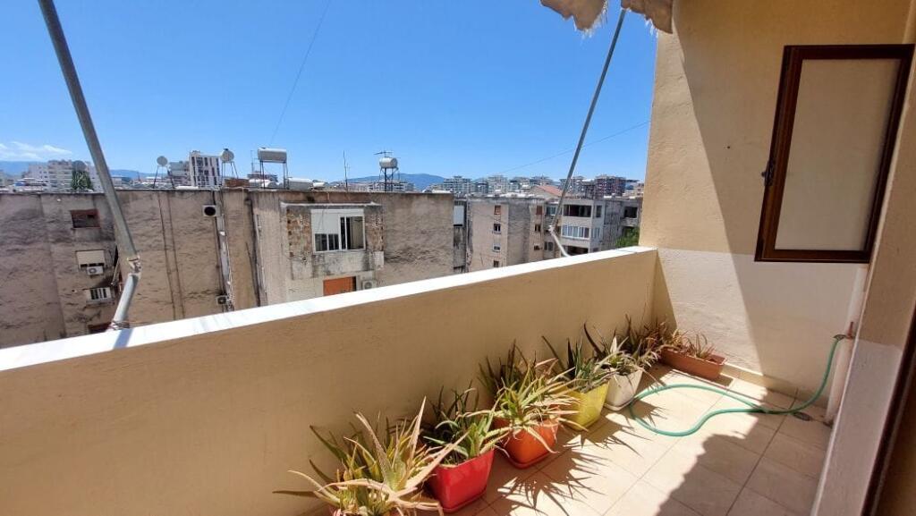 For sale Apartment 2+1 with 3 Balconies - Neighborhood 29 Nëntori, Vlorë
