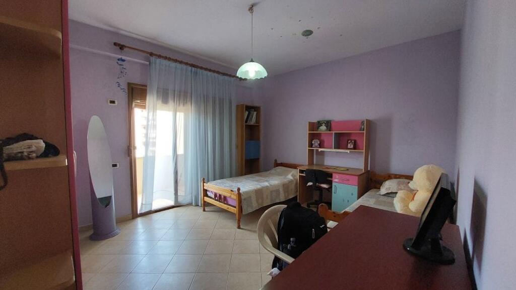 For sale Apartment 2+1 with 3 Balconies - Neighborhood 29 Nëntori, Vlorë