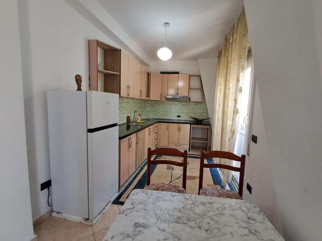 APARTAMENT PËR QIRA