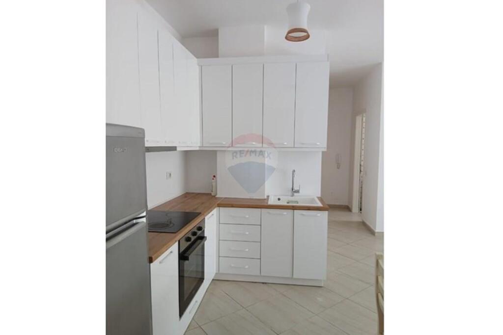 Apartament 2+1, Liqeni i Thate