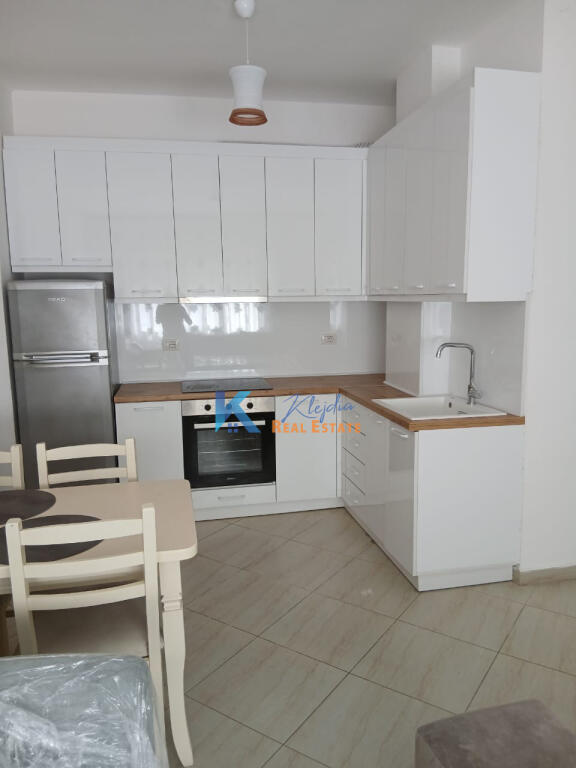 2+1 apartment for rent at Liqeni i Thate, near Vila 21