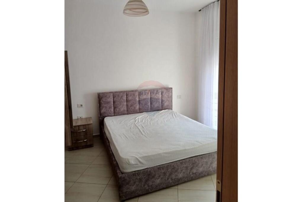 Apartament 2+1, Liqeni i Thate