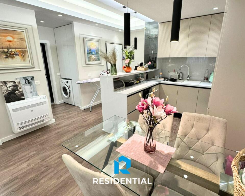 Tek Kodra e Diellit, shitet apartament 2+1+2 i mobiluar!