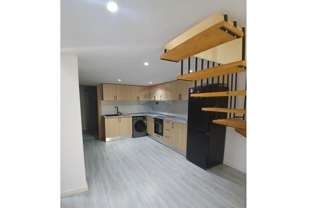 Duplex in affitto, Liqeni i Thate