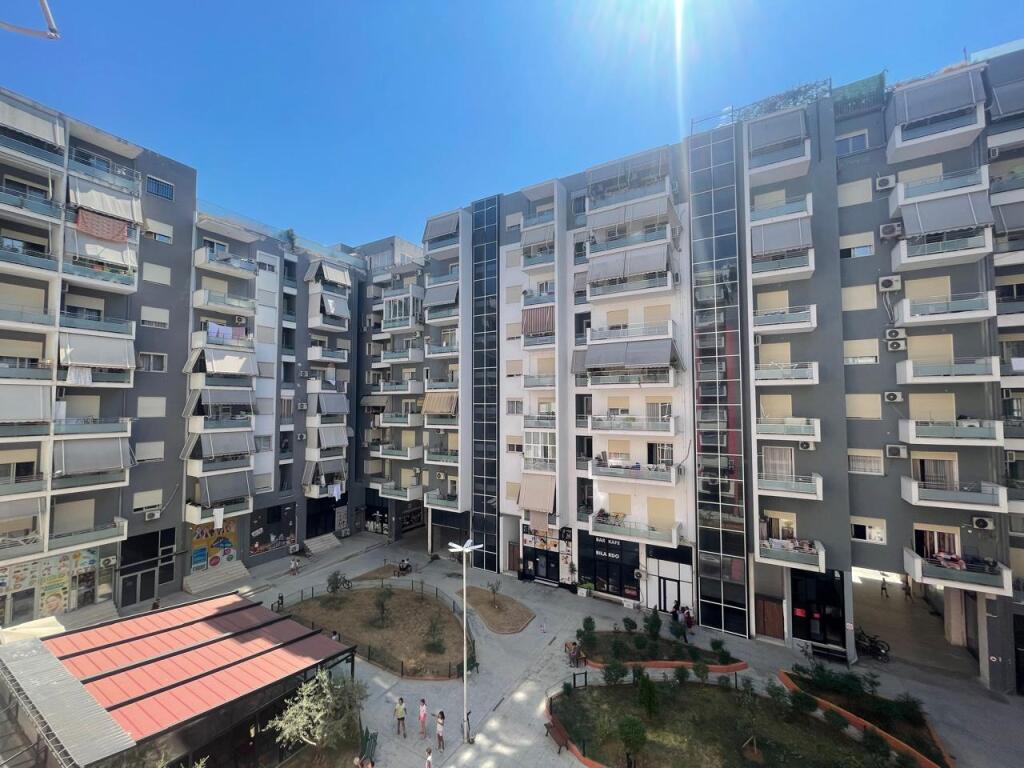 Apartament 1+1 ne shitje perball amerikan 3!