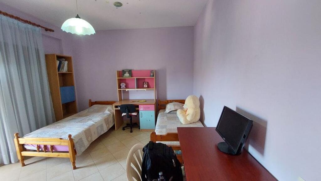 For sale Apartment 2+1 with 3 Balconies - Neighborhood 29 Nëntori, Vlorë