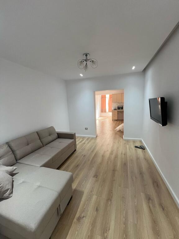 21 Dhjetori Apartament 1+1 me qera
