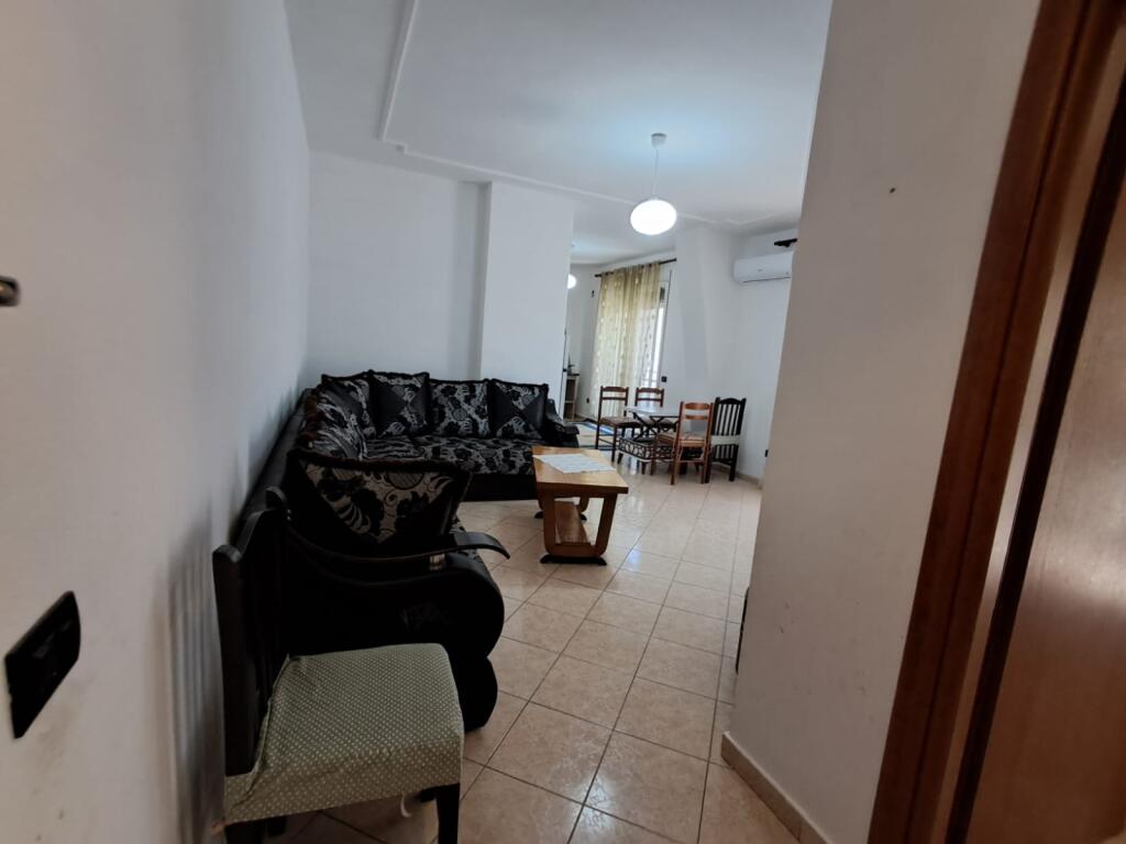 APARTAMENT PËR QIRA
