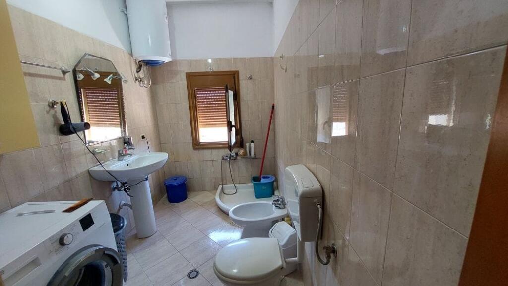 For sale Apartment 2+1 with 3 Balconies - Neighborhood 29 Nëntori, Vlorë