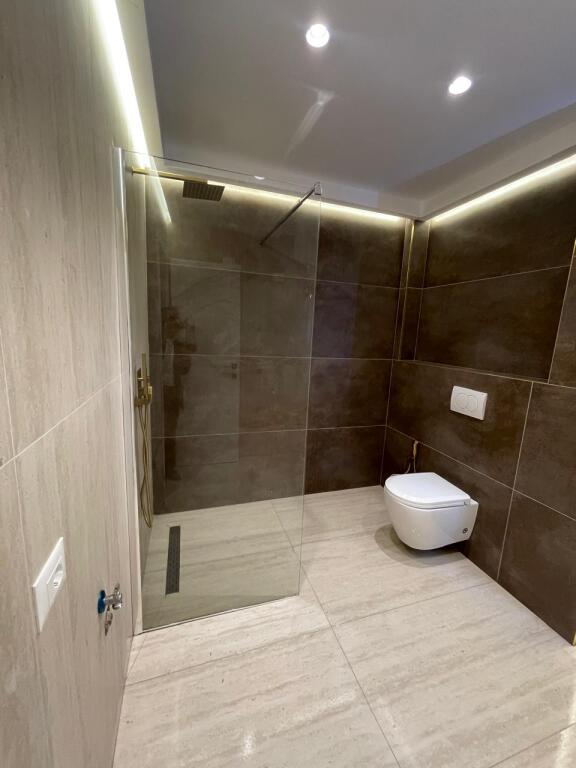 APARTAMENT 2+1 PER SHITJE TE RRUGA KAVAJES