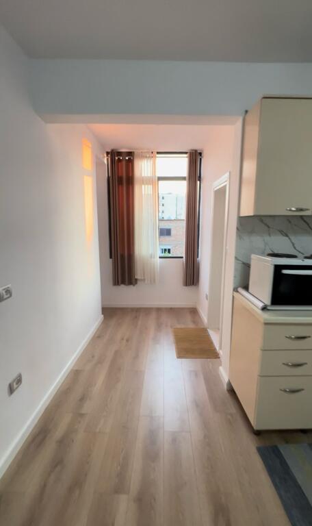 21 Dhjetori Apartament 1+1 me qera