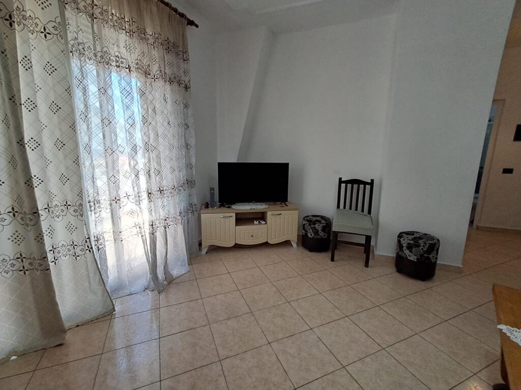 APARTAMENT PËR QIRA