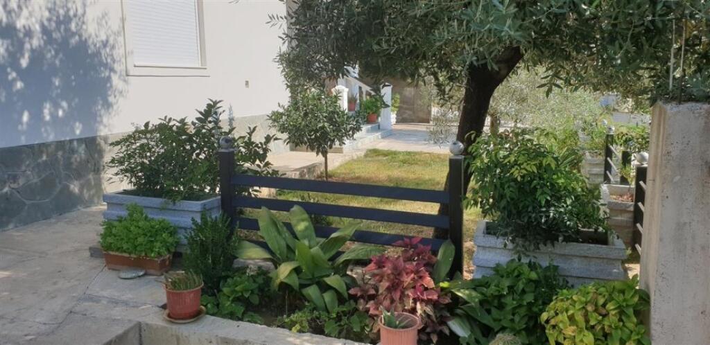 Ingresso 3+1+2+giardino+parcheggio in affitto a Sauk, via Osmet