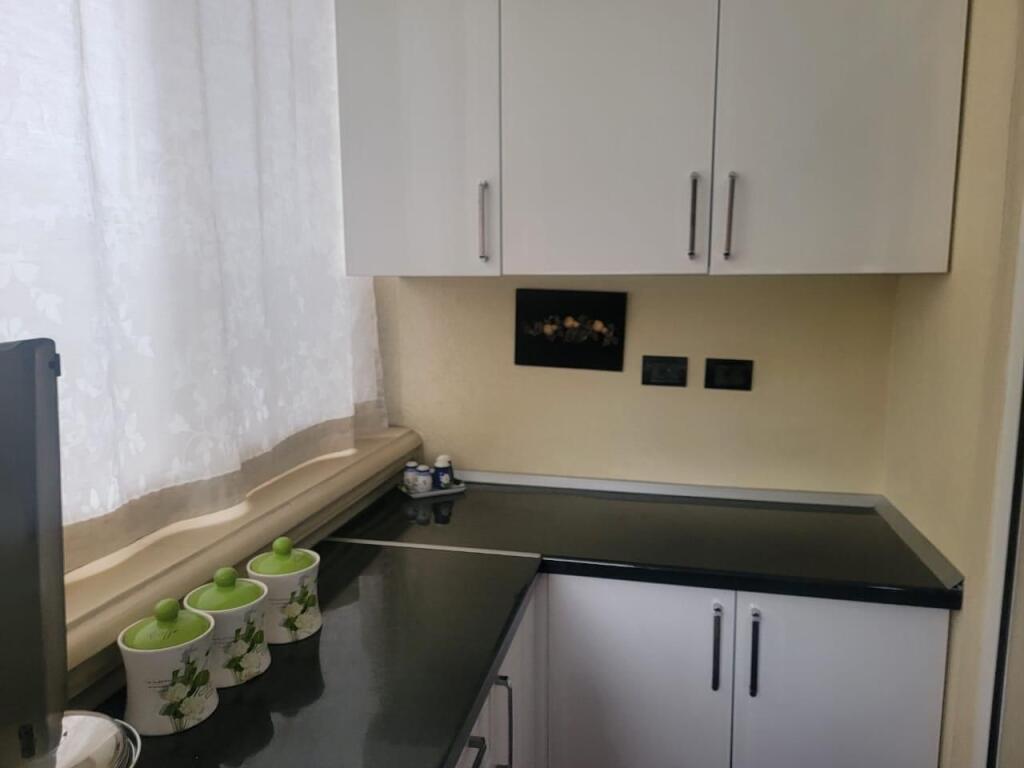 Jepet 2+1 tek Kodra Diellit pranë Kristal Center