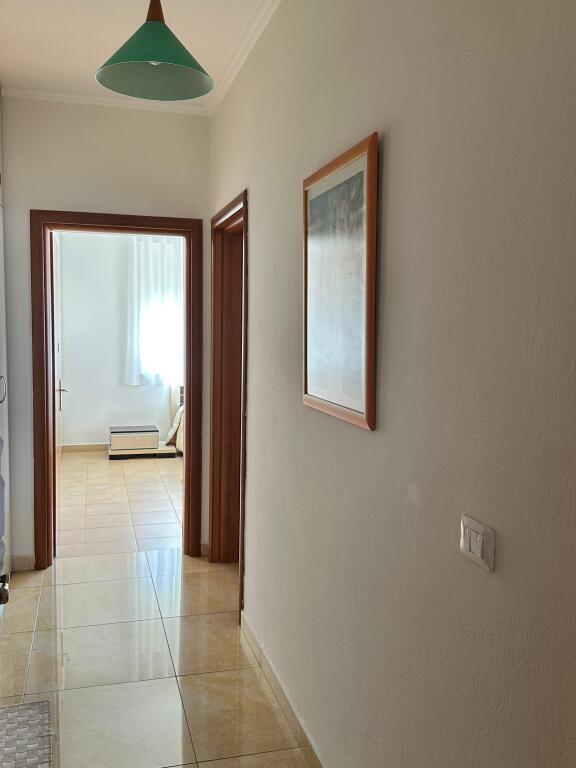 Apartament 2+1 me parkim me qera, Liqeni i Thate