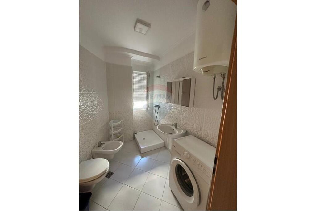Jepet me qera apartament 1+1 totalisht i mobiluar.
