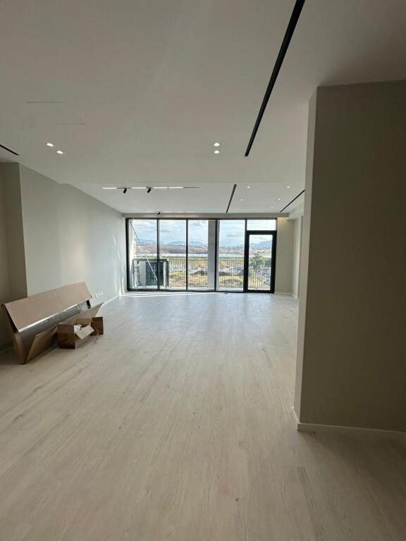 Jepet ambient për zyra/apartament 2+1 te Lake View, Rruga e Kosovareve