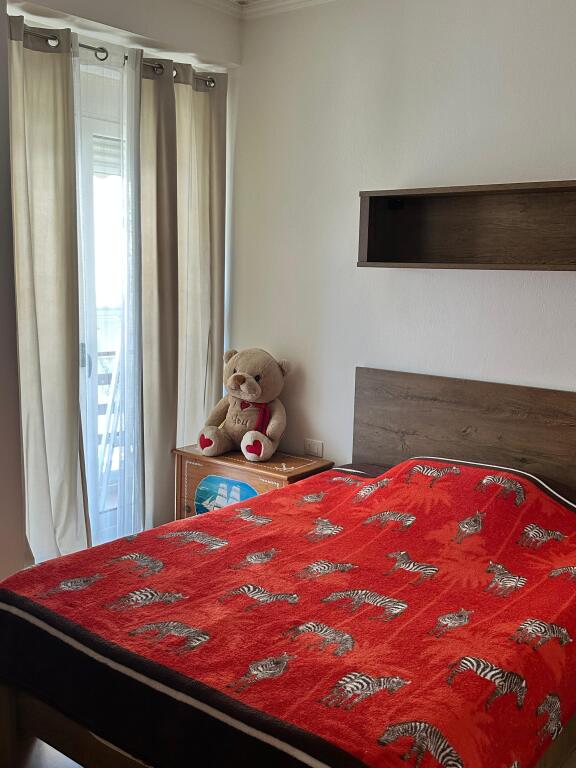 Apartament 2+1 me parkim me qera, Liqeni i Thate
