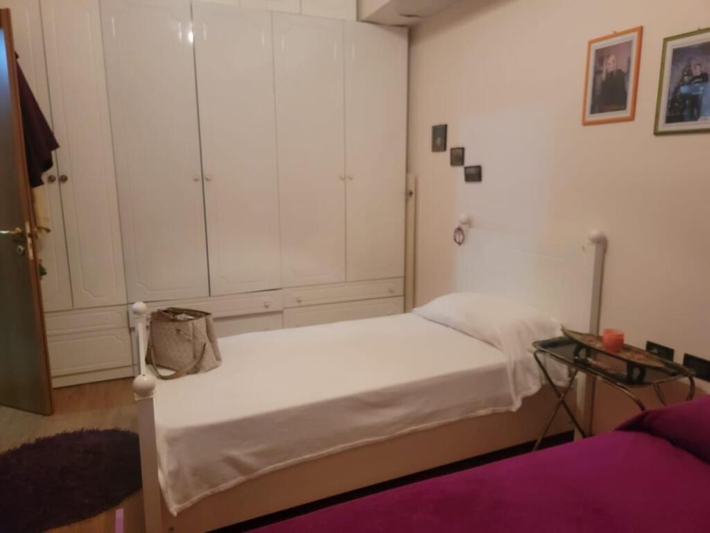 Jepet 2+1 tek Kodra Diellit pranë Kristal Center