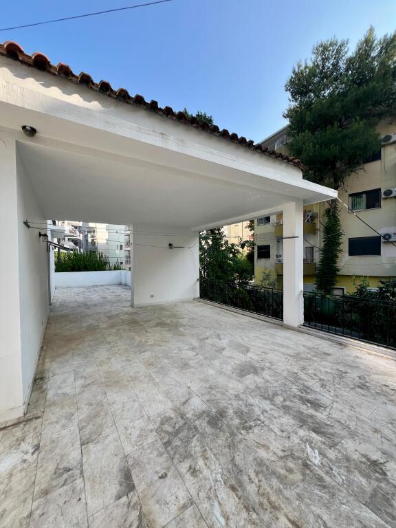 In vendita Casa a 2 Piani, "Shkembi i Kavajës", Durrës.