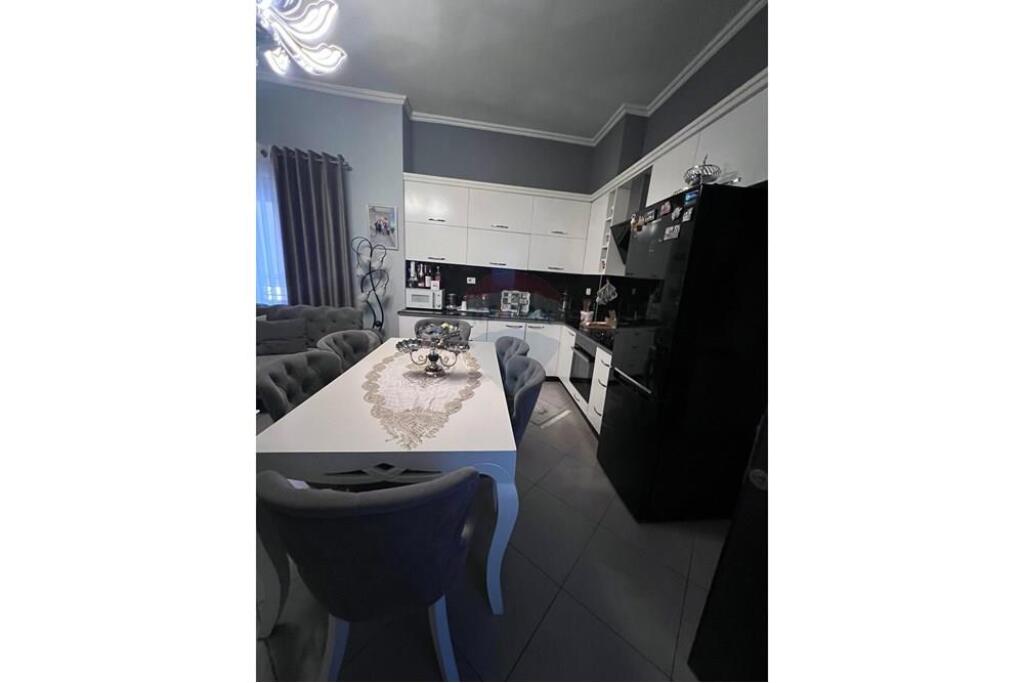 Apartament ne shitje, 2+1 tek bar 'Artisti', Astir