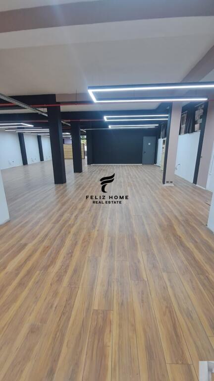 AMBIENTE COMMERCIALE IN AFFITTO 300 M2 VIA KAVAJES
