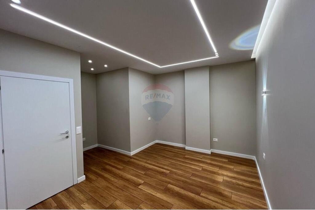 For sale 1+1 apartment on Naim Frasheri street. The apartment is located on the 4th and last floor of an existing building.