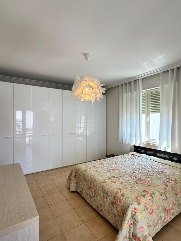 Apartament 2+1 me parkim me qera, Liqeni i Thate