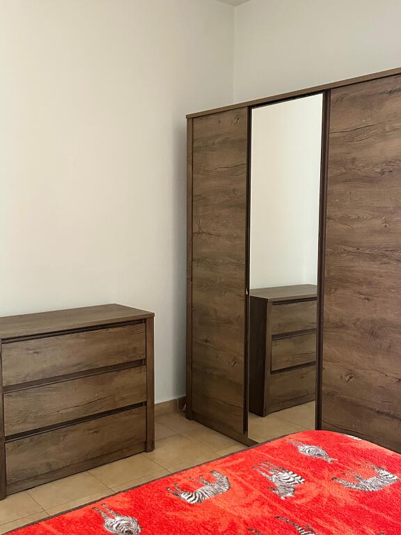 Apartament 2+1 me parkim me qera, Liqeni i Thate