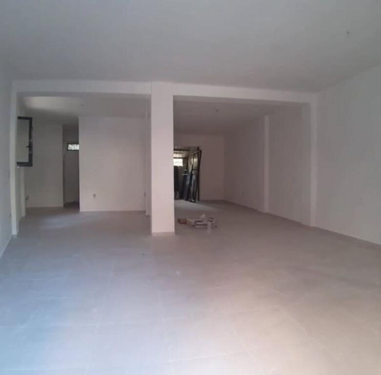 AFFITTASI SPAZIO 105M2 SELVIA