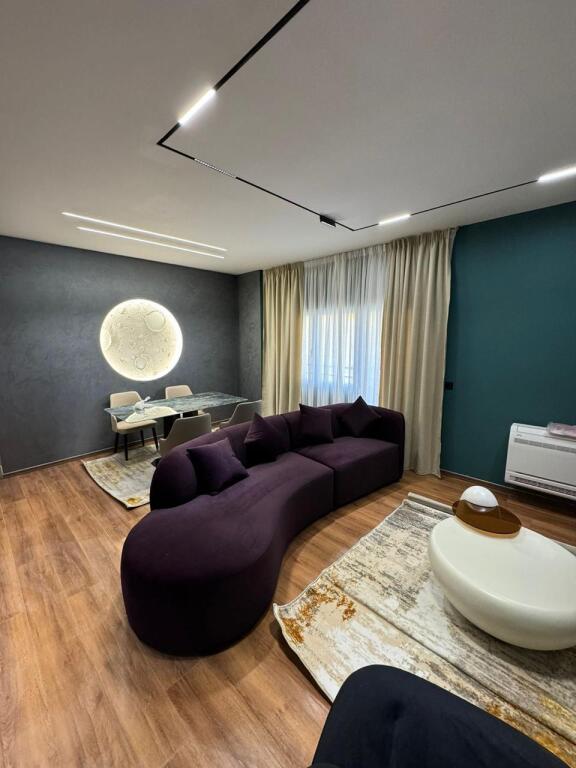 Apartament 1+1 luksoz për qira në një residencë pranë Liqenit të Farkës