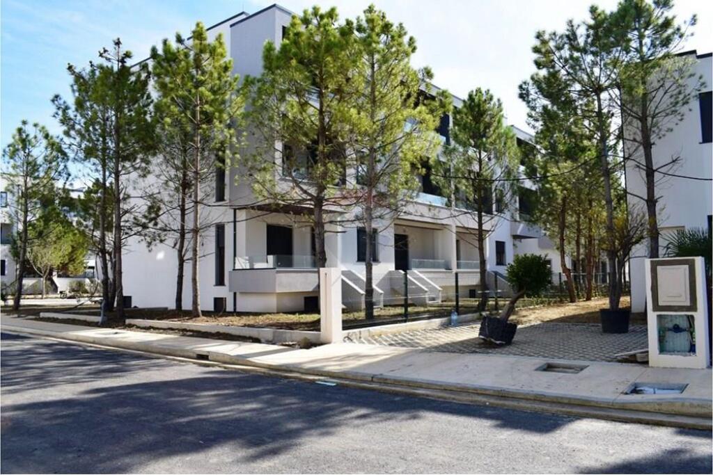 2+1 apartment with parking for sale in Vala Mar!