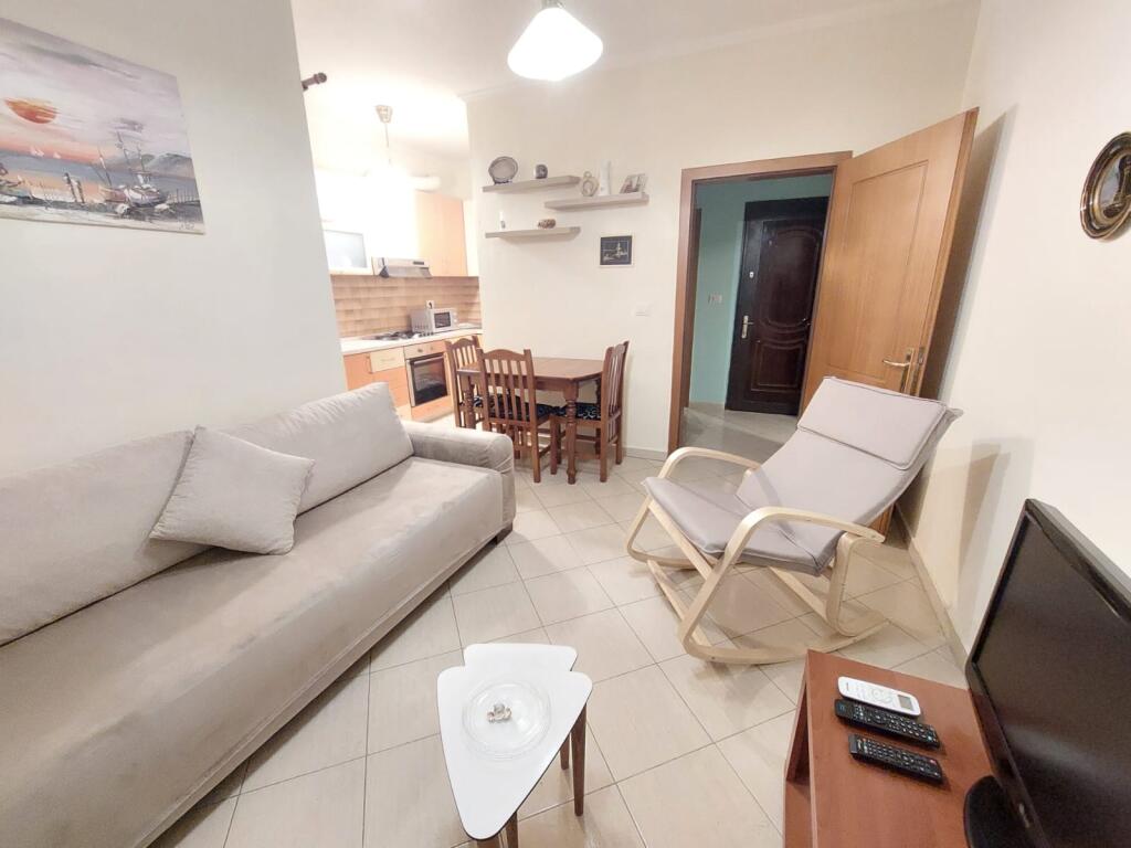 Jepet me qera ditore Apartament 1+1 tek Shkembi i Kavajes