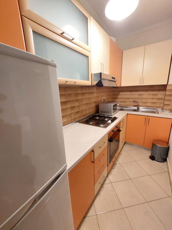 Jepet me qera ditore Apartament 1+1 tek Shkembi i Kavajes