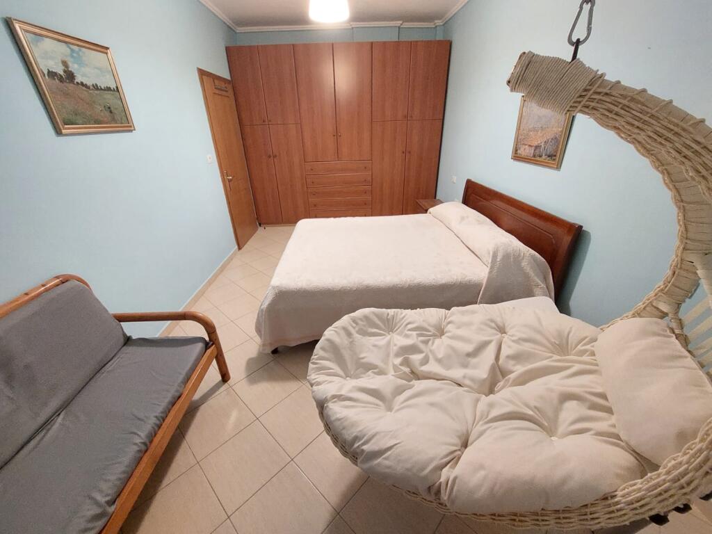 Jepet me qera ditore Apartament 1+1 tek Shkembi i Kavajes