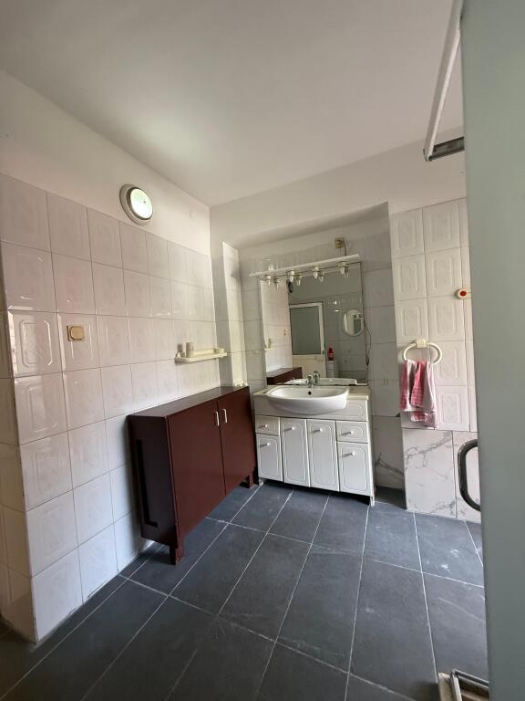 📍 Apartment 3+1 for Rent – Opposite the Former Restaurant Durrësi