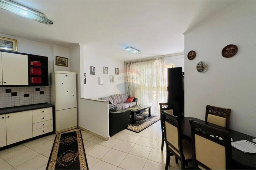 Apartament me qira 3+1+2 tek Rruga Teodor Keko ne Astir, prane rruges kryesore.